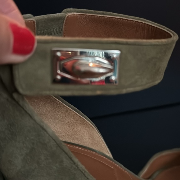 GIVENCHY PARIS Sharklock Ankle Strap Suede Heels Olive Open Toe Sz 10 9.5 or 9 - Picture 9 of 13